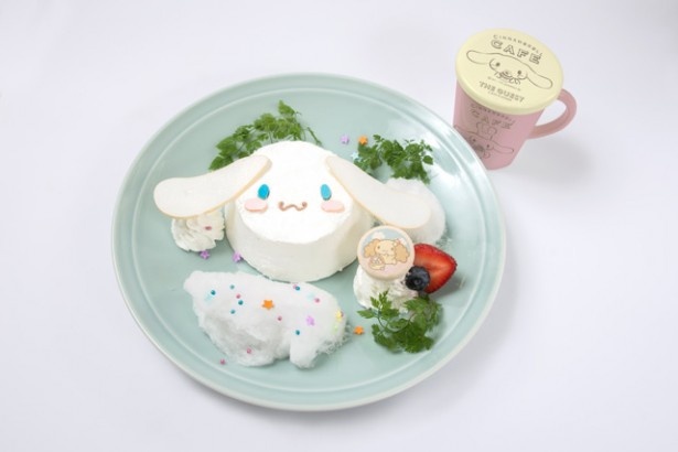 「ふわふわ雲のシフォンケーキ 星屑を添えて」(マグカップ付き1706円、マグカップなし1382円)は、雲のようにふわふわ！