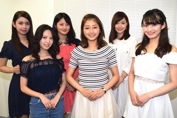 各校の「ミスキャン」で選ばれた美女たち。成蹊大学ミスコン2014グランプリの岡田彩花さん（中央）は、雑誌やテレビで活躍中