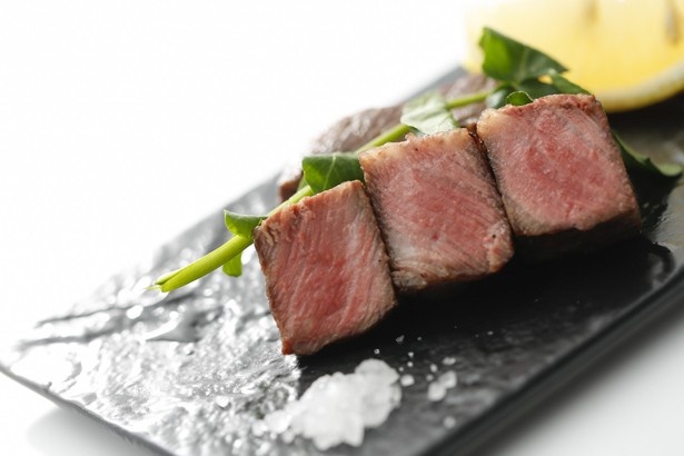 肉の味が分かるよう、味付けは岩塩などシンプルなもの