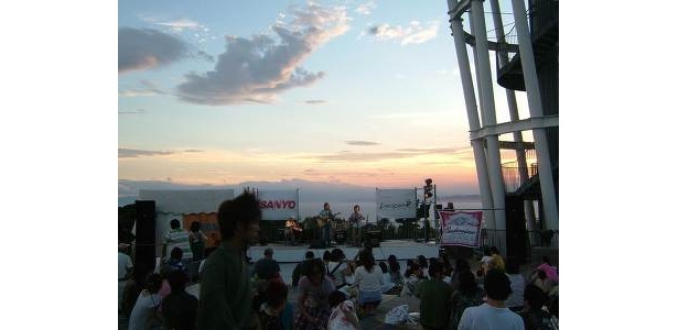 夕暮れに向かうサンセットテラスはなんともいえない心地よさ。一度体験してみて！！