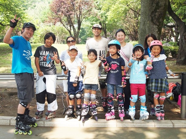 【写真を見る】教室には小学生の参加者もたくさん(過去開催の様子)