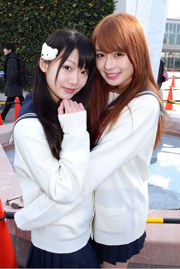 サークル「Cos Entertainment」のみーあさん(写真左)と、りささん(写真右)
