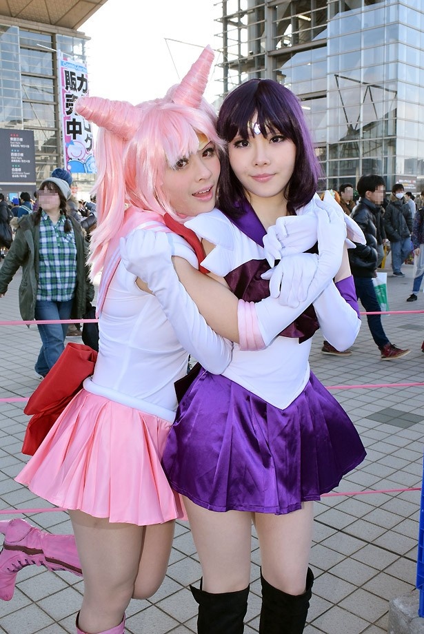 コスプレイヤー＝璃杏さん(写真左)、うたりさん(写真右)