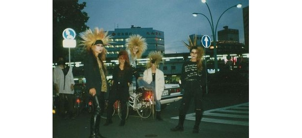 インディーズ時代。左からHIDE、PATA、TAIJI、TOSHI、YOSHIKI