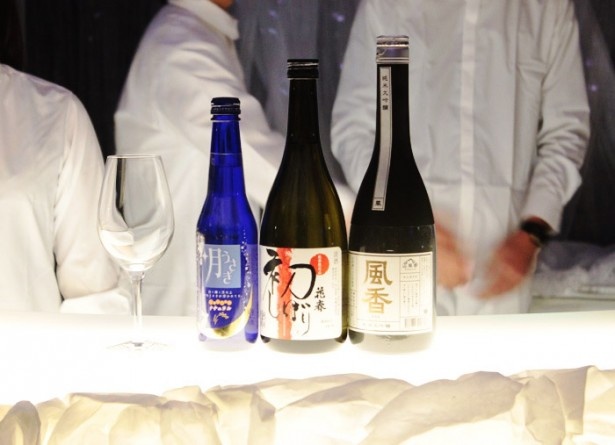 日本一早いお花見体験ができる「桜彩」では、日本各地の厳選された日本酒が味わえる