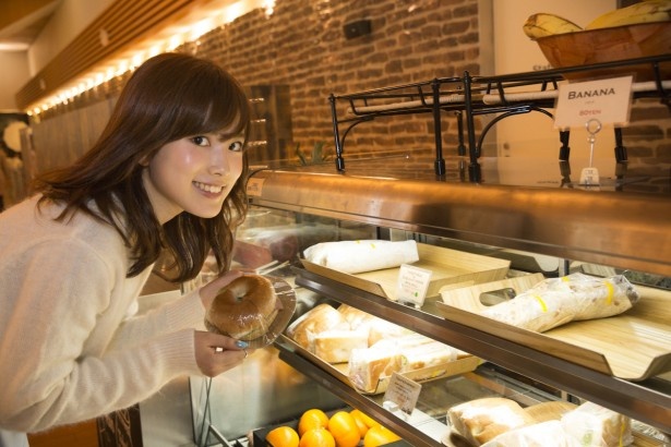テイクアウトできるパンなどの軽食も充実