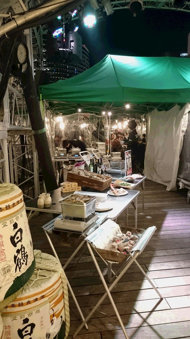 会場は横浜ベイクォーター3F広場に。ビニールハウスなので店内は暖か