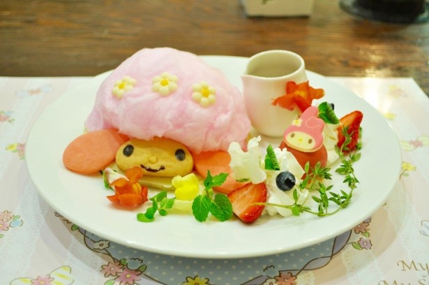 ふわふわの不思議な食感！「マイスウィートピアノのスウィート♥なデザートピザ」(税抜1280円) 