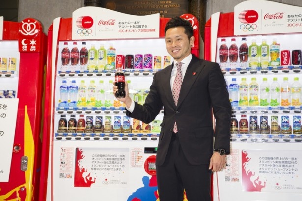 清涼飲料水1本につき、5円～10円が寄付金として競技団体に送られる