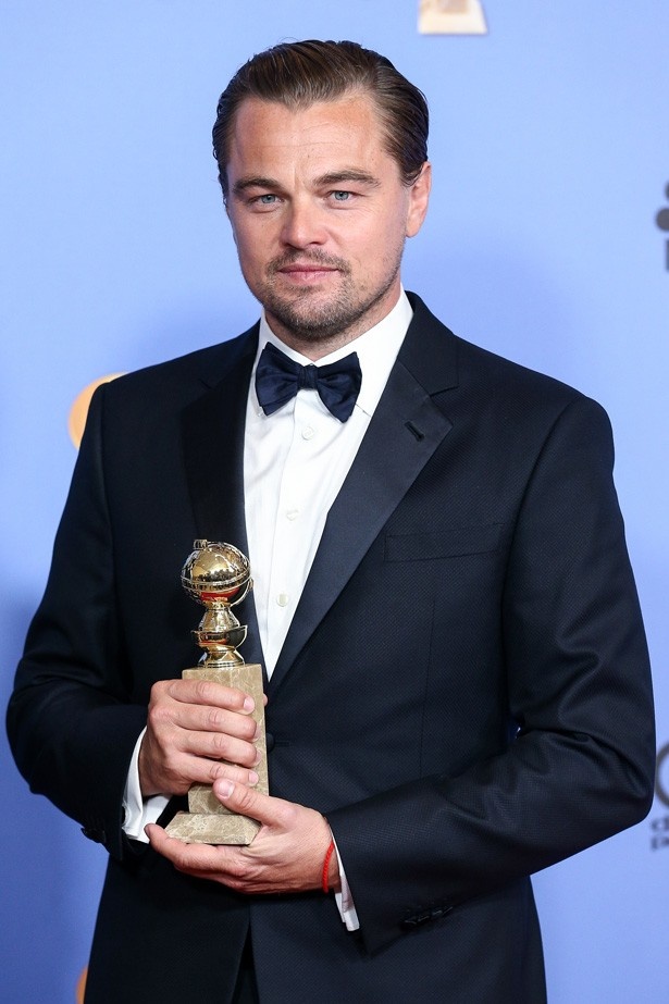 【写真を見る】『レヴェナント:蘇えりし者』のレオナルド・ディカプリオは主演男優賞受賞で待望のオスカーに王手?