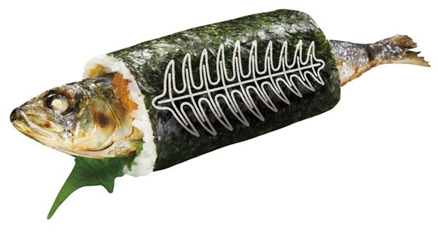2015年に話題を呼んだ「まるごといわし巻」(税抜350円)。今年は海苔に骨をプリント！
