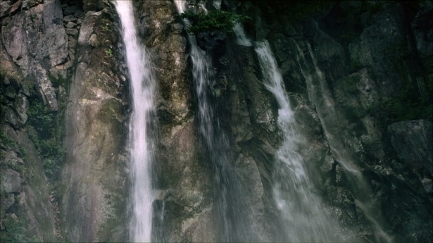 米子名瀑布は「日本の滝百選」にも選出