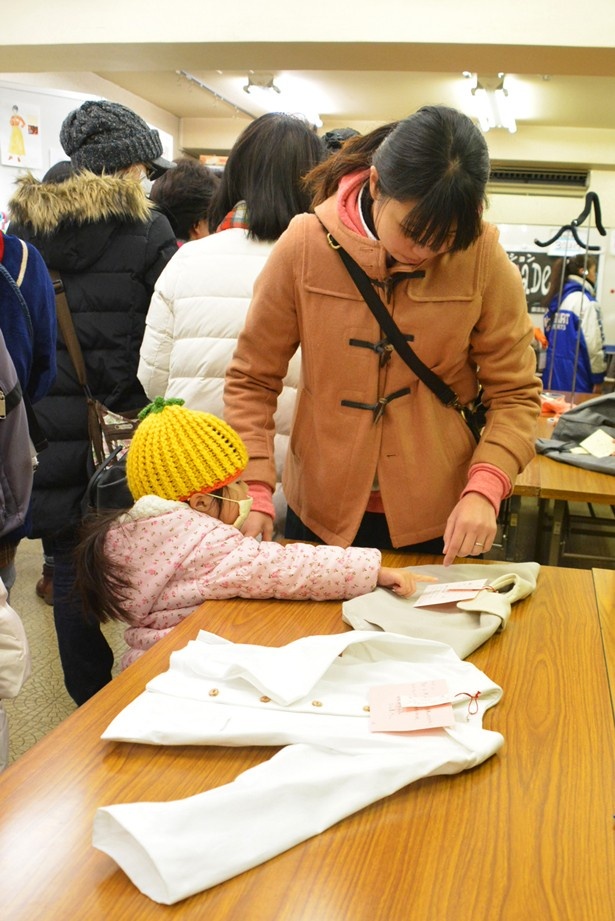 かわいい子供服の販売も(過去開催の様子)