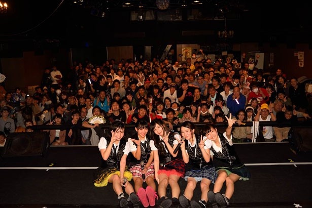 最後はESAKA MUSEに詰めかけた307人のファンの皆さんと記念撮影！