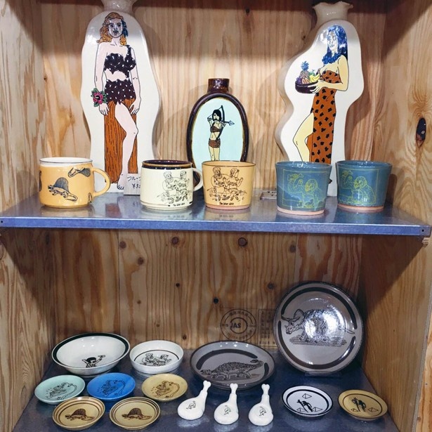 DAISAKの「陶器」は、小皿(1200円)、中皿(3000円)、マグ(3500円)などを販売