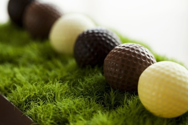 「ゴルフボールチョコ」(3個入り1700円、6個入り3400円)は、3種類のフレーバーを楽しめる