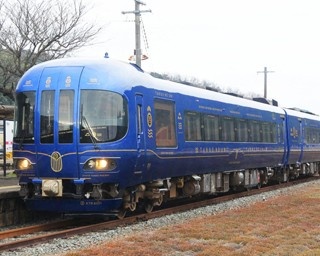 金箔に囲まれたご当地豪華列車が京都丹後に登場
