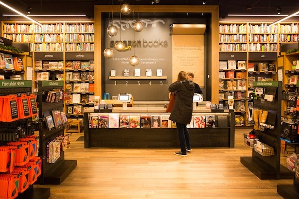 コンパクトにまとまった店舗だが、書籍を厳選することでゆったりと買い物を楽しめる