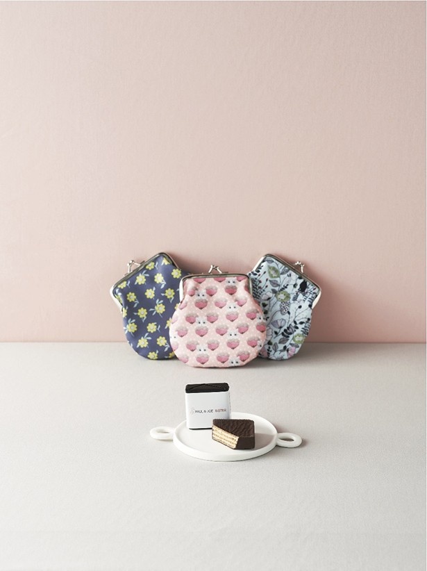「BABBI × PAUL ＆ JOE SISTER スペシャルギフト」(1個入り/各1890円)のスペシャルパッケージには、チョコレートウエハース「ヴィエネッズィ」が入っている