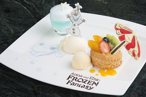 こちらも冬限定！「“アナとエルサのフローズンファンタジー”キャラクターデザート」(1650円)