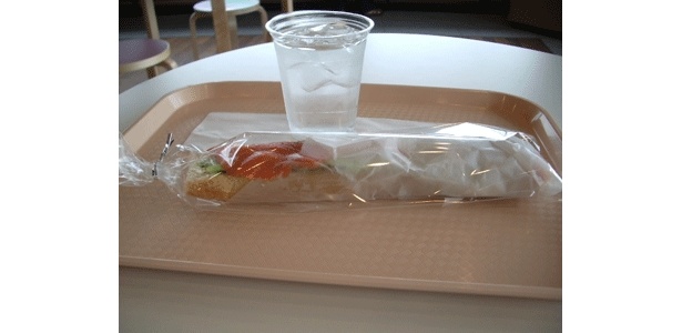 ロングオープンサンド(500円〜)は、小腹が空いた時に◎