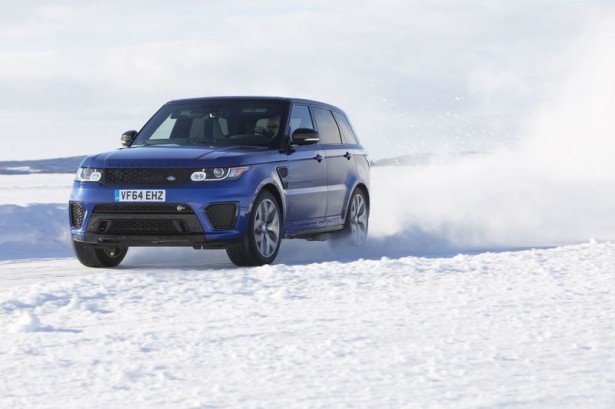 【写真を見る】RANGE ROVER SPORT SVRは、2015年12月に公開された映画「007 スペクター」にも登場