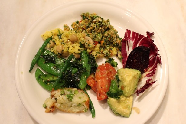 試食会で用意されたデリメニュー。野菜たっぷりでヘルシーだが、満足感のある味わいが魅力