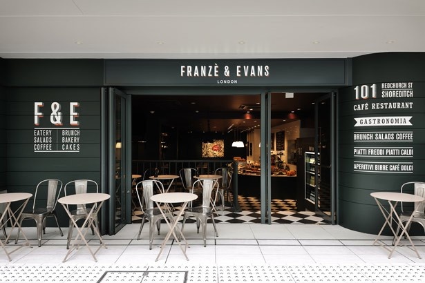 FRANZE ＆ EVANS LONDON 表参道店は、表参道駅A2出口から徒歩2分の好立地