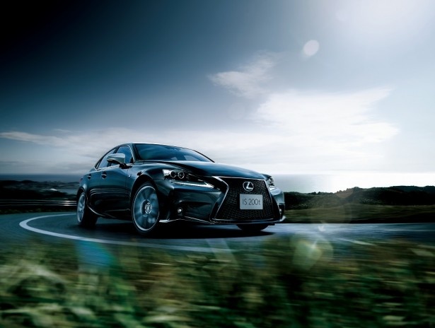 「IS200t特別仕様車“F SPORT Mode Plus”」(520万円)