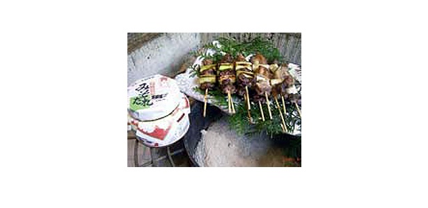 定番は焼き鳥。「みそだれ」をかけて食べると、一味もふた味も変わるからすごい！