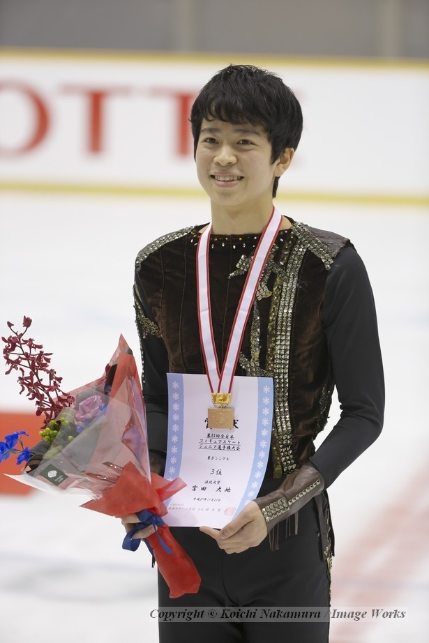 2015全日本ジュニアの表彰式。うれしそうな表情の宮田大地。この後、全日本選手権でも健闘し、世界ジュニア選手権の出場を勝ち取ることになる