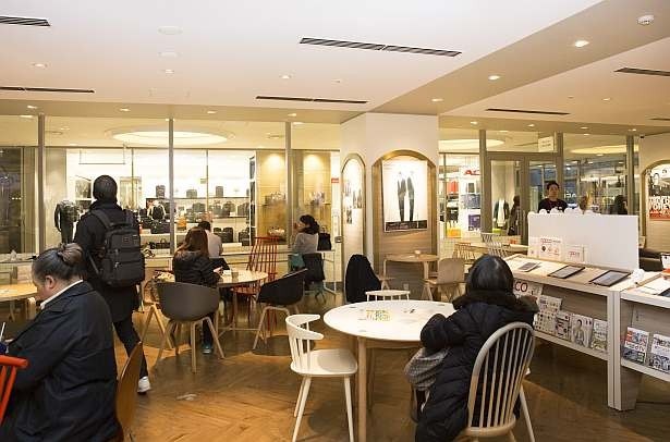 若い女性ファンも多く訪れるという有楽町にある丸の内ドコモラウンジ