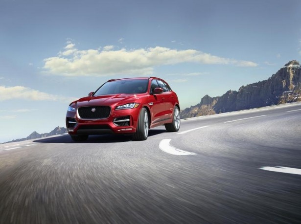 ディーゼル・エンジンとガソリン・エンジンを搭載した全5機種をラインアップされた「F-PACE」。価格は639万円から