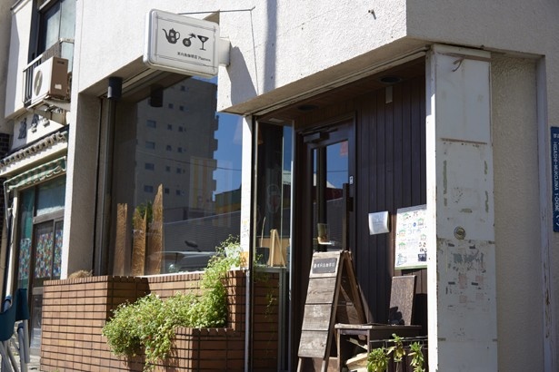 交通量の多い水戸街道沿いにありながら、落ち着いた雰囲気を醸し出す「東向島珈琲店」