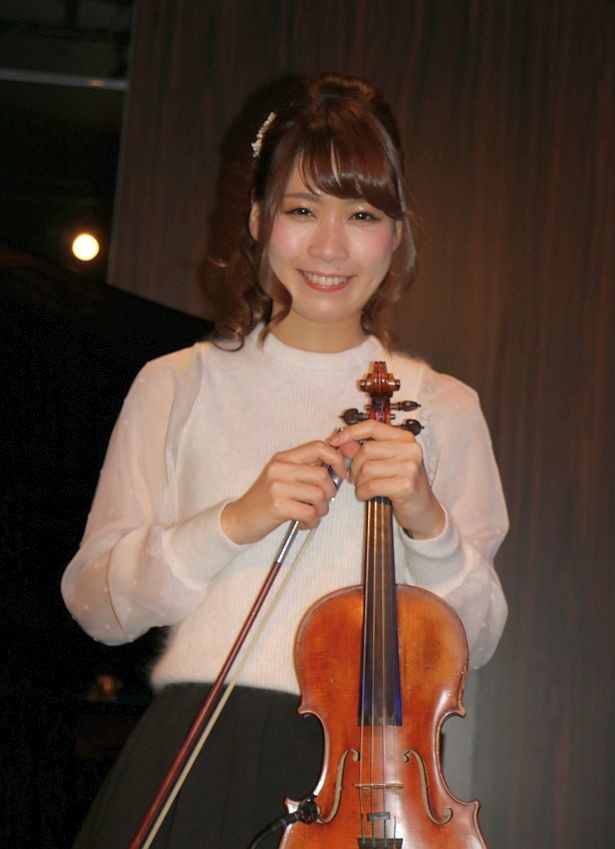 「ボケボケしているけど芯は強い」とメンバーから紹介されたSae。好きな食べ物は「エリンギと焼肉！」とのこと