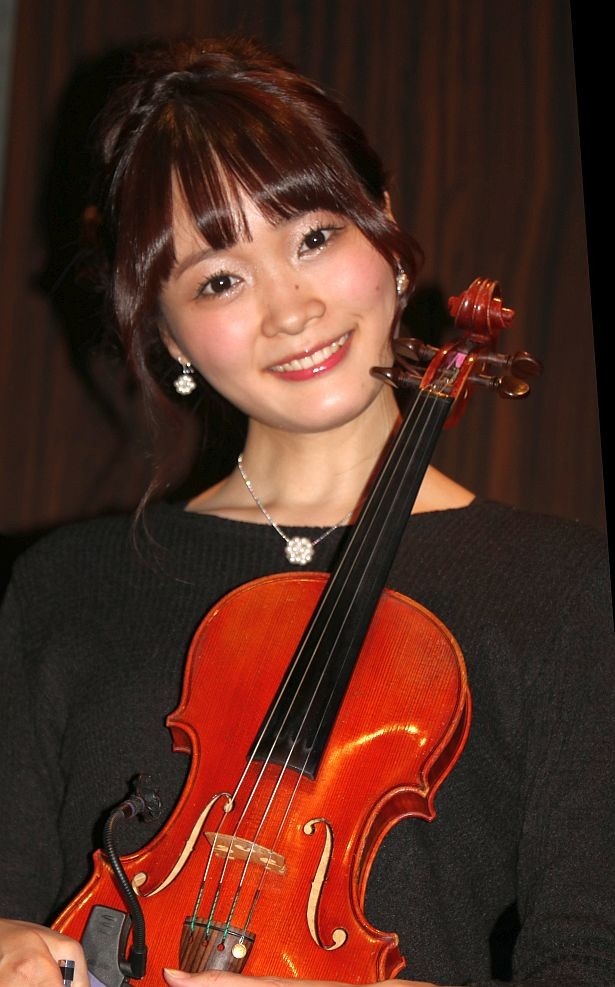 “アイドルと本物の演奏の融合”をコンセプトにしたアイドルオーケストラのユニット「RY's」のメンバーでもあるRio。好きな食べ物は「いまは白米と高級海苔」