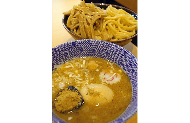 出張時の名所誕生！東京駅地下“ラーメンストリート”の魅力