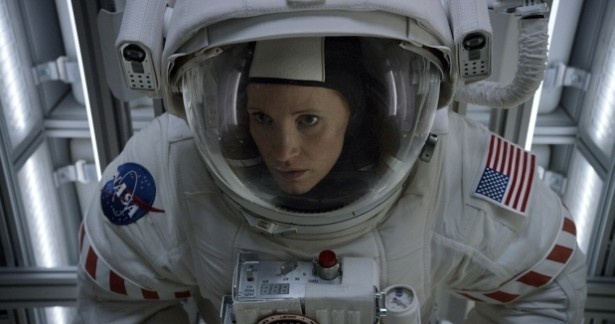 宇宙船ヘルメス号船長のメリッサ・ルイスを演じるのはジェシカ・チャステイン