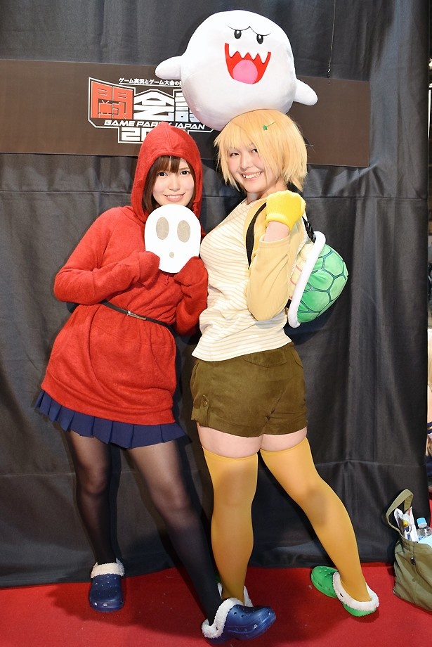 「スーパーマリオ」シリーズのヘイホー(左：松崎しげるんさん)とノコノコ(右：びゅーさん)