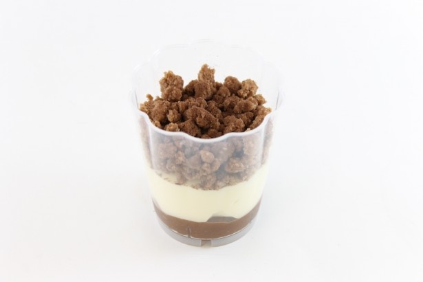 「ショコラ・フロマージュ」(198円)は濃厚なチョコと一緒に爽やかなチーズとココアクランブルが楽しめる