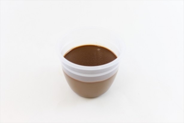 とろける食感がたまらない「チョコレートプリン」(190円)