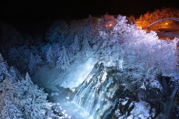 冬だけの幻想夜景 美瑛 白ひげの滝 ライトアップ ウォーカープラス