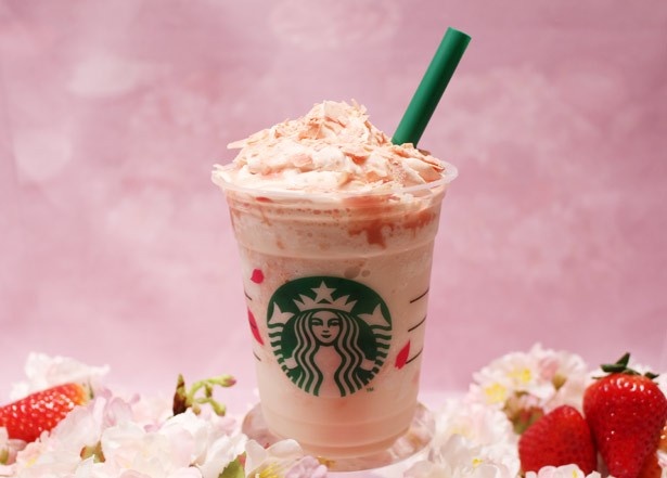 シェイブチョコレートのパリパリとした食感が楽しい「さくら ブロッサム ＆ ストロベリー フラペチーノ」(Tall税抜550円、Grande税抜590円、Venti税抜630円)
