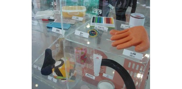 いろいろな石油製品が並ぶ