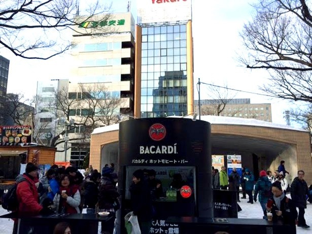 1丁目、3丁目、6丁目会場には、ホットモヒートバーが登場！ホットモヒートは、冷えた体が暖まる雪まつりの新定番ドリンク