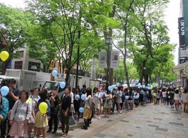 表参道店のオープン時には、約500人の行列ができた(写真は表参道店)