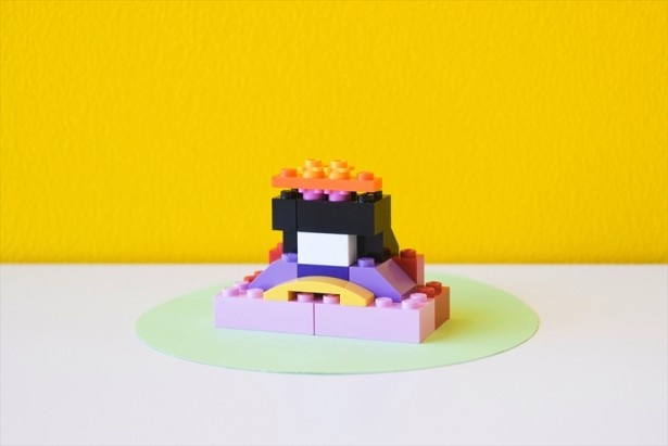 特別レゴ教室では、レゴブロックで“ミニおひな様”を作ることもできる