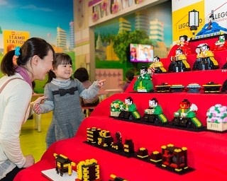 ブロック数4000個の超大作！レゴ「ひな人形七段飾り」