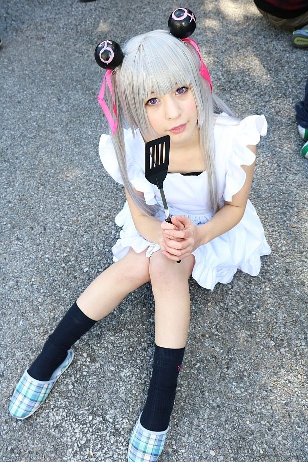 【写真を見る】「裸エプロンに見えるやつにしました」!?　「新妹魔王の契約者」のサキュバス万理亜に扮するしろさん