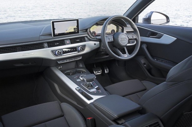 新型「Audi A4」の車内。より広く快適になった